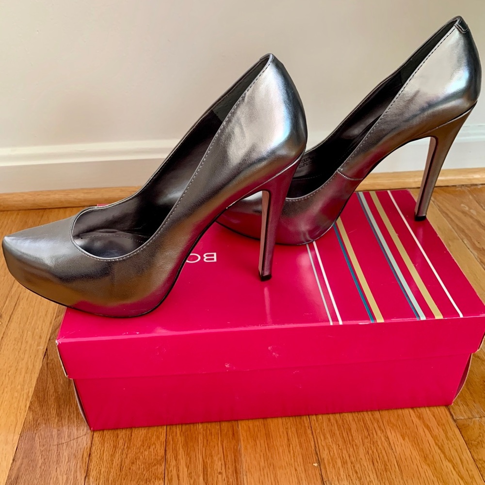 BCBG Pewter metallic Heels